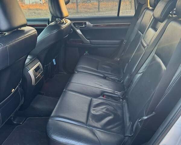 Серый Лексус ГХ, объемом двигателя 4.61 л и пробегом 320 тыс. км за 22800 $, фото 7 на Automoto.ua