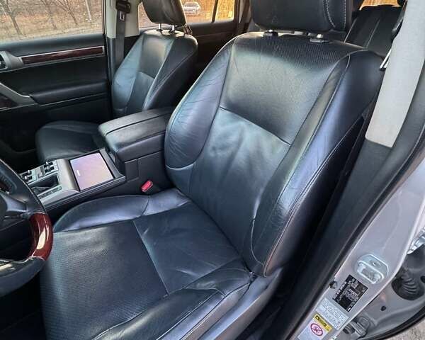 Серый Лексус ГХ, объемом двигателя 4.61 л и пробегом 320 тыс. км за 22800 $, фото 10 на Automoto.ua