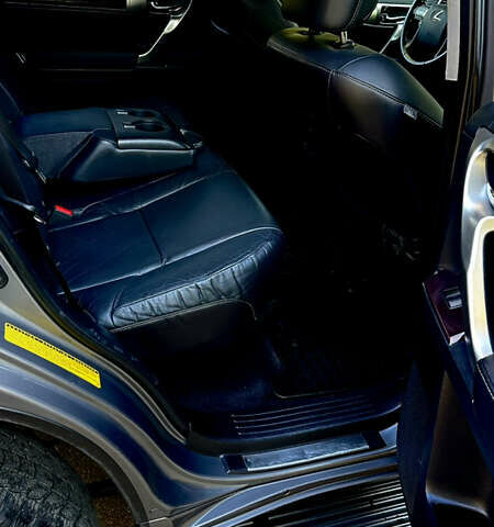 Серый Лексус ГХ, объемом двигателя 4.6 л и пробегом 278 тыс. км за 29999 $, фото 7 на Automoto.ua