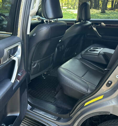 Серый Лексус ГХ, объемом двигателя 4.6 л и пробегом 278 тыс. км за 29999 $, фото 13 на Automoto.ua