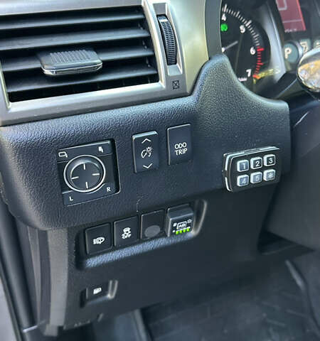 Серый Лексус ГХ, объемом двигателя 4.6 л и пробегом 278 тыс. км за 29999 $, фото 6 на Automoto.ua