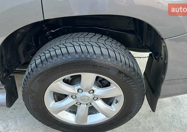 Серый Лексус ГХ, объемом двигателя 4.6 л и пробегом 278 тыс. км за 29999 $, фото 1 на Automoto.ua