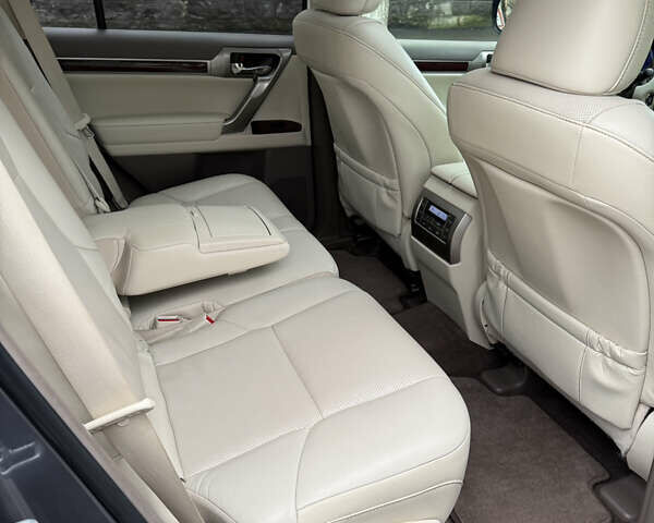 Сірий Лексус ГХ, об'ємом двигуна 4.61 л та пробігом 147 тис. км за 33500 $, фото 17 на Automoto.ua