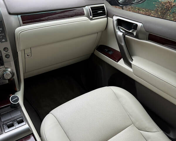 Сірий Лексус ГХ, об'ємом двигуна 4.61 л та пробігом 147 тис. км за 33500 $, фото 29 на Automoto.ua