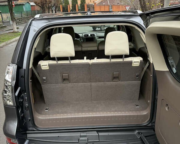 Сірий Лексус ГХ, об'ємом двигуна 4.61 л та пробігом 147 тис. км за 33500 $, фото 36 на Automoto.ua
