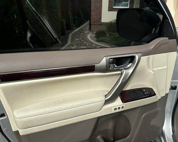 Серый Лексус ГХ, объемом двигателя 4.61 л и пробегом 87 тыс. км за 40600 $, фото 14 на Automoto.ua