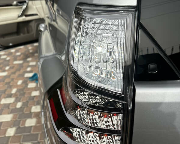 Серый Лексус ГХ, объемом двигателя 4.61 л и пробегом 87 тыс. км за 40600 $, фото 6 на Automoto.ua