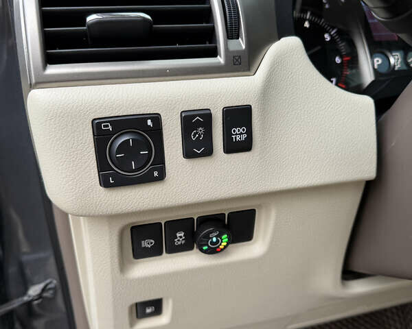 Сірий Лексус ГХ, об'ємом двигуна 4.61 л та пробігом 114 тис. км за 30900 $, фото 22 на Automoto.ua