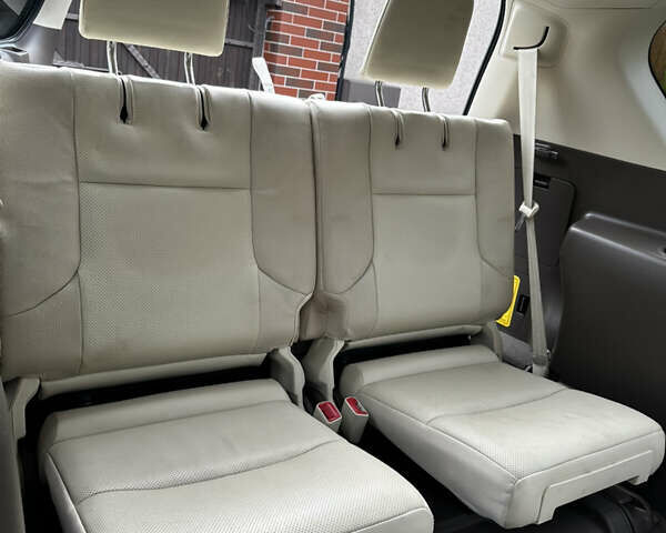 Серый Лексус ГХ, объемом двигателя 4.61 л и пробегом 87 тыс. км за 40600 $, фото 17 на Automoto.ua