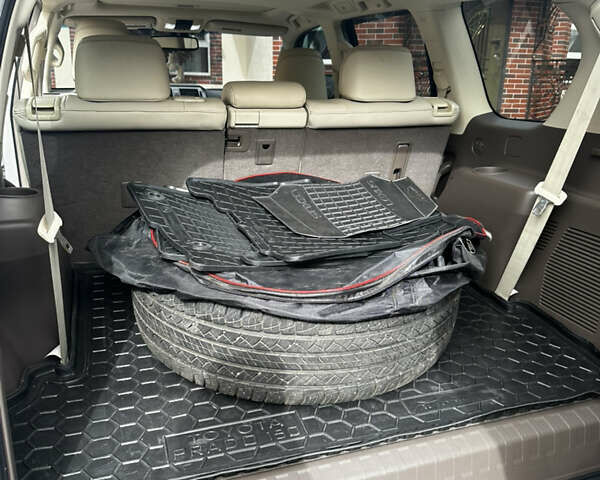 Серый Лексус ГХ, объемом двигателя 4.61 л и пробегом 87 тыс. км за 40600 $, фото 23 на Automoto.ua