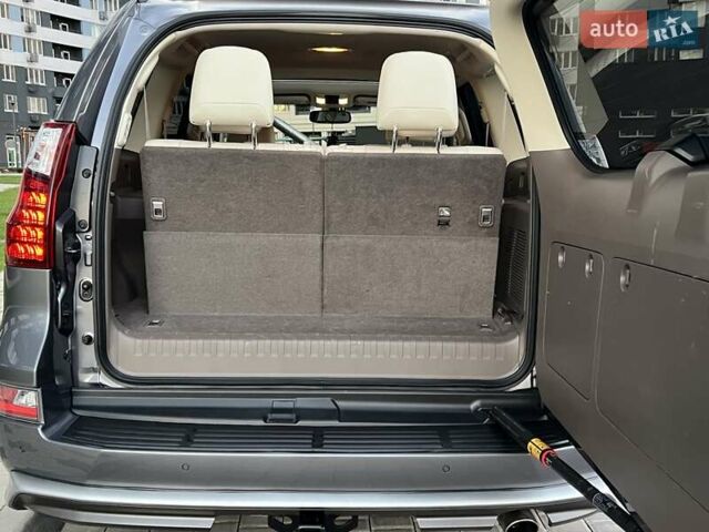 Серый Лексус ГХ, объемом двигателя 4.61 л и пробегом 130 тыс. км за 37500 $, фото 49 на Automoto.ua