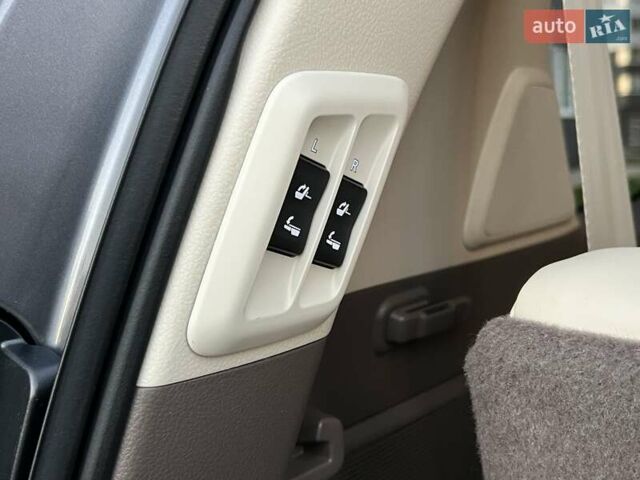 Серый Лексус ГХ, объемом двигателя 4.61 л и пробегом 130 тыс. км за 37500 $, фото 52 на Automoto.ua