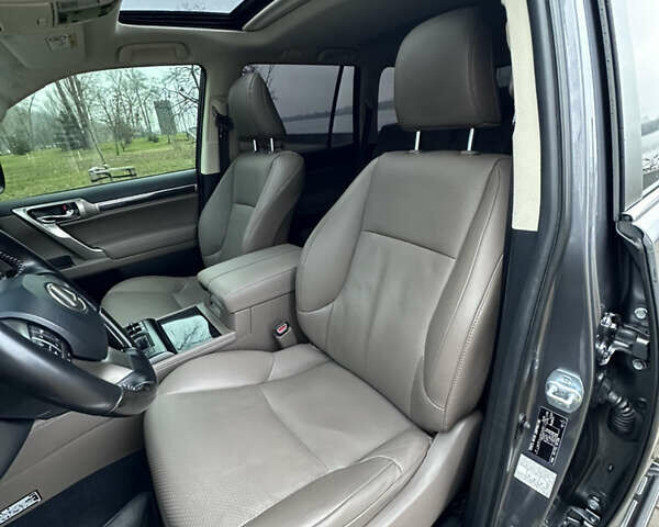 Сірий Лексус ГХ, об'ємом двигуна 4.61 л та пробігом 115 тис. км за 52700 $, фото 32 на Automoto.ua