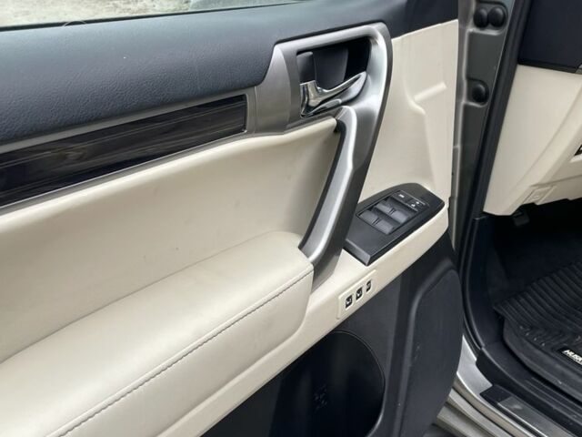 Серый Лексус ГХ, объемом двигателя 4.6 л и пробегом 49 тыс. км за 39000 $, фото 7 на Automoto.ua