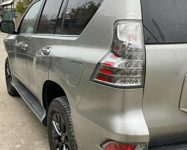 Сірий Лексус ГХ, об'ємом двигуна 4.61 л та пробігом 49 тис. км за 39000 $, фото 14 на Automoto.ua