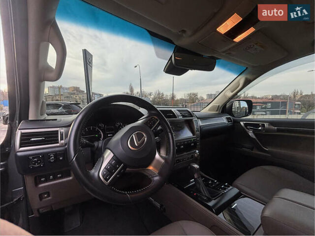 Серый Лексус ГХ, объемом двигателя 4.61 л и пробегом 32 тыс. км за 59800 $, фото 2 на Automoto.ua