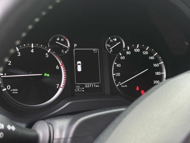 Серый Лексус ГХ, объемом двигателя 4.6 л и пробегом 32 тыс. км за 59800 $, фото 3 на Automoto.ua