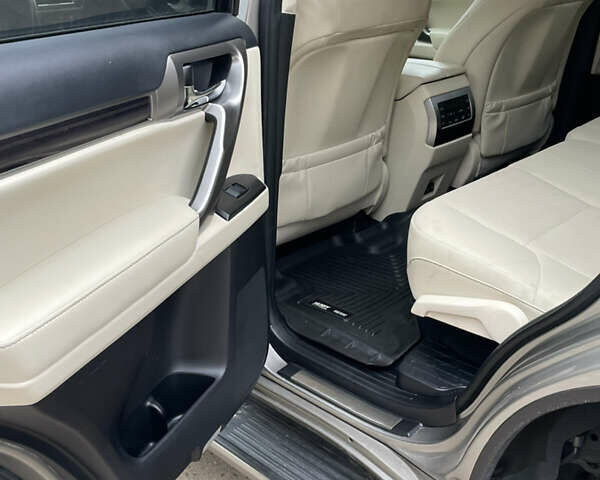 Сірий Лексус ГХ, об'ємом двигуна 4.61 л та пробігом 49 тис. км за 39000 $, фото 13 на Automoto.ua