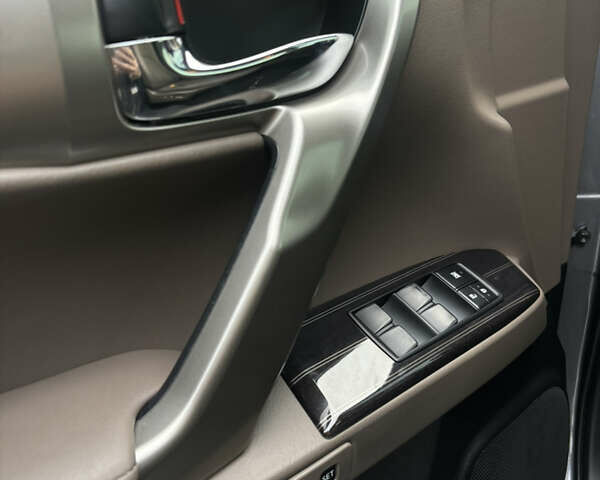 Серый Лексус ГХ, объемом двигателя 4.61 л и пробегом 32 тыс. км за 59800 $, фото 9 на Automoto.ua