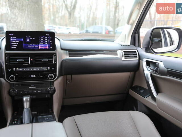 Сірий Лексус ГХ, об'ємом двигуна 4.61 л та пробігом 29 тис. км за 67000 $, фото 16 на Automoto.ua