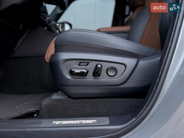 Сірий Лексус ГХ, об'ємом двигуна 3.45 л та пробігом 4 тис. км за 101200 $, фото 18 на Automoto.ua