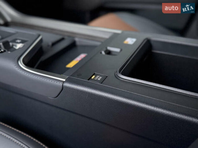 Сірий Лексус ГХ, об'ємом двигуна 3.45 л та пробігом 4 тис. км за 101200 $, фото 27 на Automoto.ua