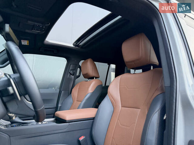Сірий Лексус ГХ, об'ємом двигуна 3.45 л та пробігом 4 тис. км за 101200 $, фото 12 на Automoto.ua