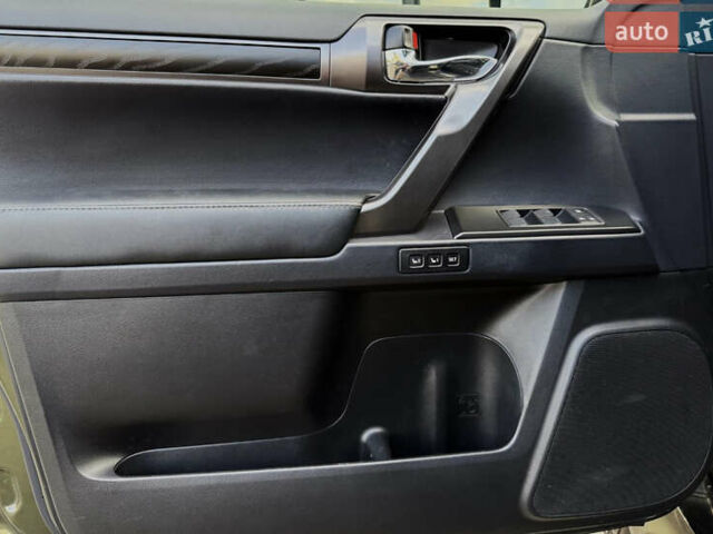 Зеленый Лексус ГХ, объемом двигателя 4.6 л и пробегом 46 тыс. км за 61000 $, фото 6 на Automoto.ua