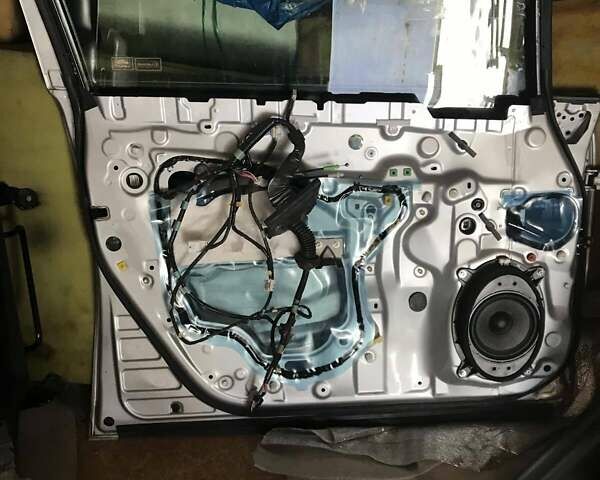 Сірий Лексус ХС, об'ємом двигуна 2.36 л та пробігом 207 тис. км за 13900 $, фото 19 на Automoto.ua