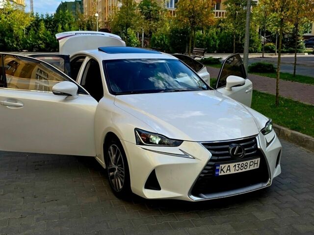 Белый Лексус ИС, объемом двигателя 2 л и пробегом 165 тыс. км за 19800 $, фото 22 на Automoto.ua