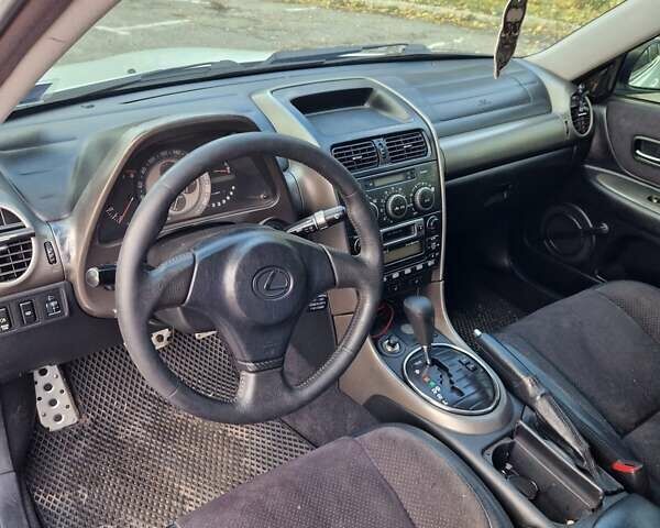 Білий Лексус ІС, об'ємом двигуна 1.99 л та пробігом 402 тис. км за 5300 $, фото 8 на Automoto.ua