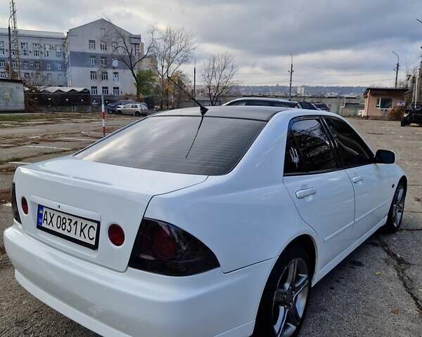 Білий Лексус ІС, об'ємом двигуна 1.99 л та пробігом 402 тис. км за 5300 $, фото 4 на Automoto.ua