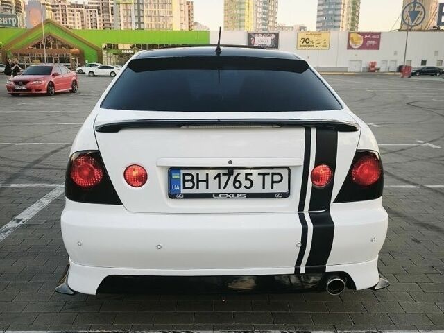 Білий Лексус ІС, об'ємом двигуна 2 л та пробігом 300 тис. км за 6005 $, фото 4 на Automoto.ua