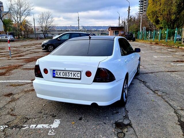 Білий Лексус ІС, об'ємом двигуна 2 л та пробігом 402 тис. км за 5300 $, фото 1 на Automoto.ua