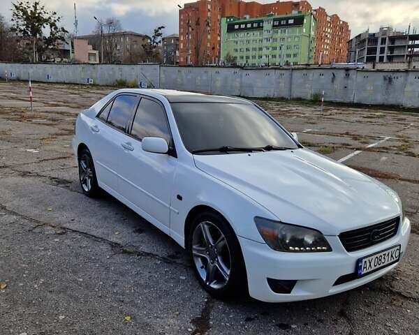 Білий Лексус ІС, об'ємом двигуна 1.99 л та пробігом 402 тис. км за 5300 $, фото 3 на Automoto.ua