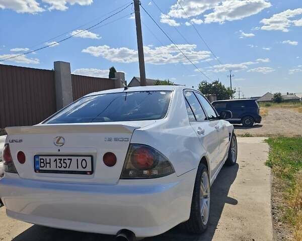 Белый Лексус ИС, объемом двигателя 3 л и пробегом 165 тыс. км за 6800 $, фото 2 на Automoto.ua