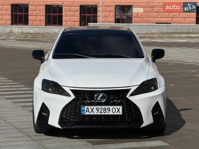 Белый Лексус ИС, объемом двигателя 2.2 л и пробегом 167 тыс. км за 5700 $, фото 4 на Automoto.ua