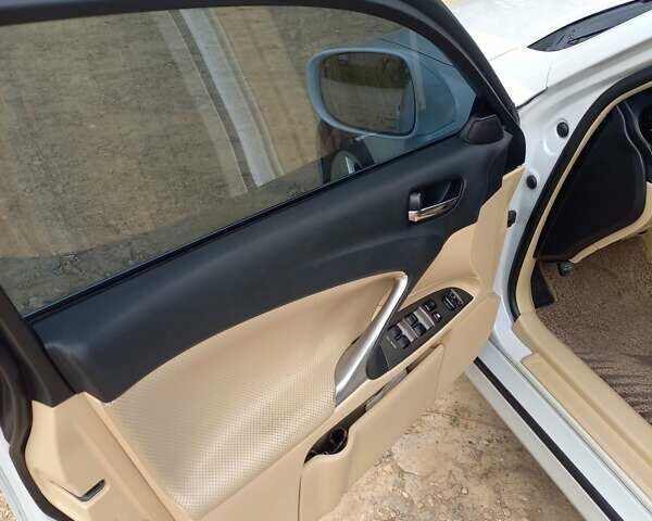 Белый Лексус ИС, объемом двигателя 3 л и пробегом 190 тыс. км за 8500 $, фото 13 на Automoto.ua