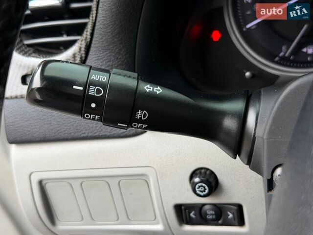 Білий Лексус ІС, об'ємом двигуна 2.5 л та пробігом 205 тис. км за 8799 $, фото 46 на Automoto.ua