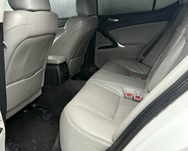 Білий Лексус ІС, об'ємом двигуна 2.5 л та пробігом 320 тис. км за 7500 $, фото 5 на Automoto.ua