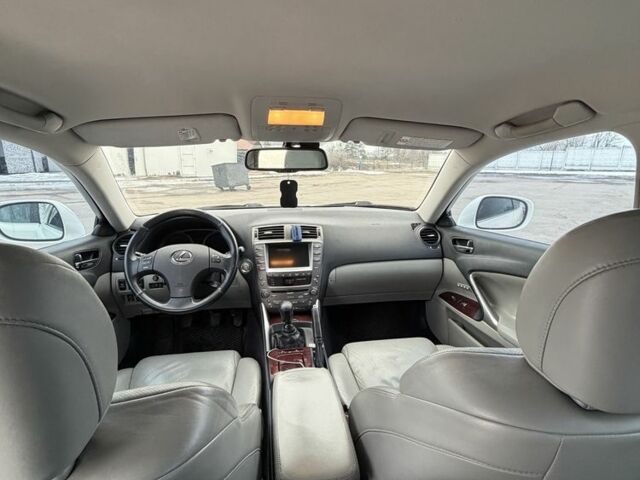 Білий Лексус ІС, об'ємом двигуна 2.2 л та пробігом 305 тис. км за 8700 $, фото 6 на Automoto.ua