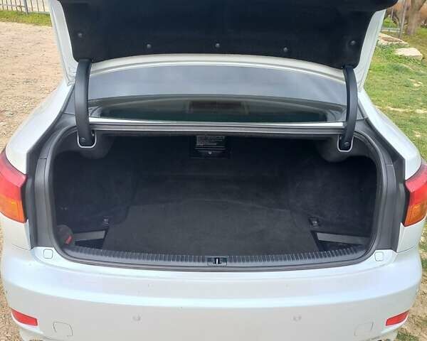 Белый Лексус ИС, объемом двигателя 3 л и пробегом 190 тыс. км за 8500 $, фото 10 на Automoto.ua