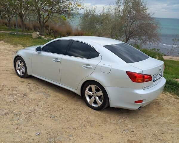 Белый Лексус ИС, объемом двигателя 3 л и пробегом 190 тыс. км за 8500 $, фото 3 на Automoto.ua