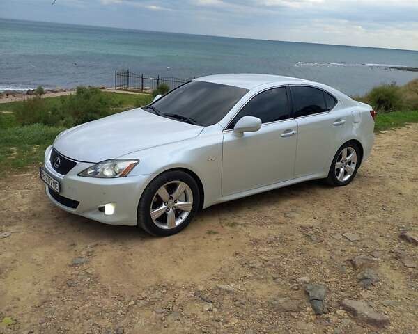 Белый Лексус ИС, объемом двигателя 3 л и пробегом 190 тыс. км за 8500 $, фото 2 на Automoto.ua