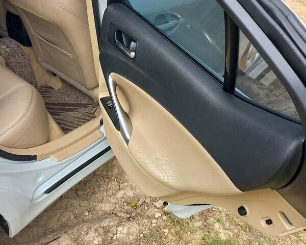 Белый Лексус ИС, объемом двигателя 3 л и пробегом 190 тыс. км за 8500 $, фото 17 на Automoto.ua