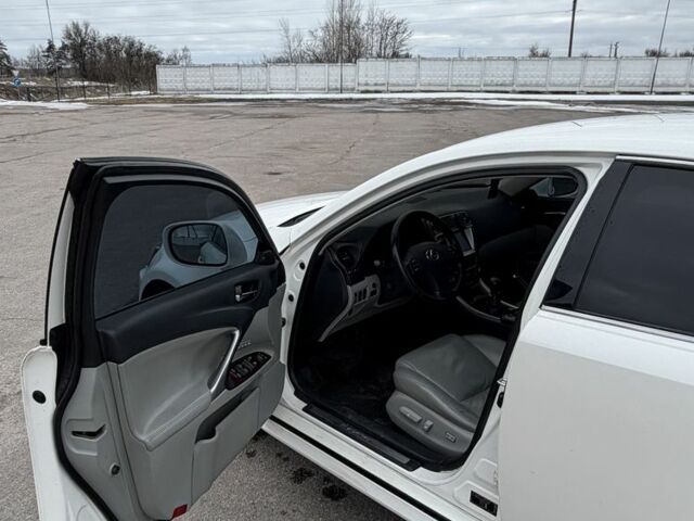 Білий Лексус ІС, об'ємом двигуна 2.2 л та пробігом 305 тис. км за 8700 $, фото 4 на Automoto.ua