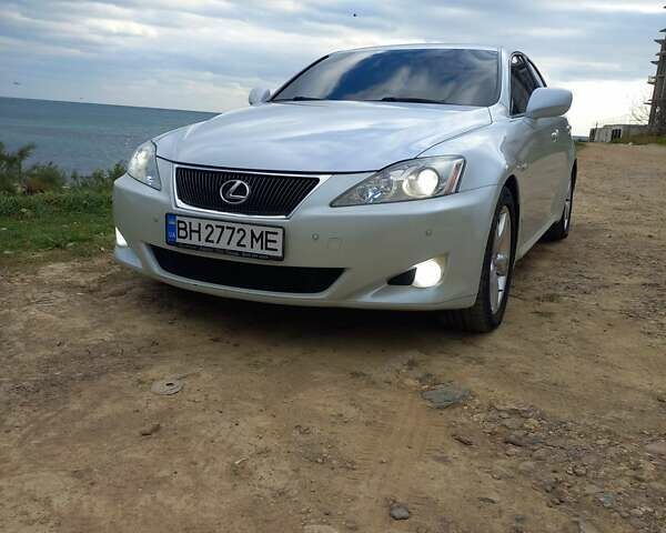 Белый Лексус ИС, объемом двигателя 3 л и пробегом 190 тыс. км за 8500 $, фото 1 на Automoto.ua
