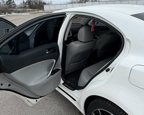 Білий Лексус ІС, об'ємом двигуна 2.23 л та пробігом 305 тис. км за 8700 $, фото 8 на Automoto.ua