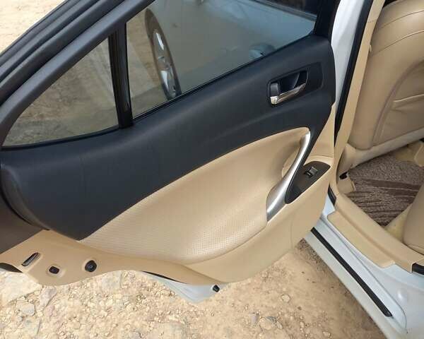 Белый Лексус ИС, объемом двигателя 3 л и пробегом 190 тыс. км за 8500 $, фото 15 на Automoto.ua