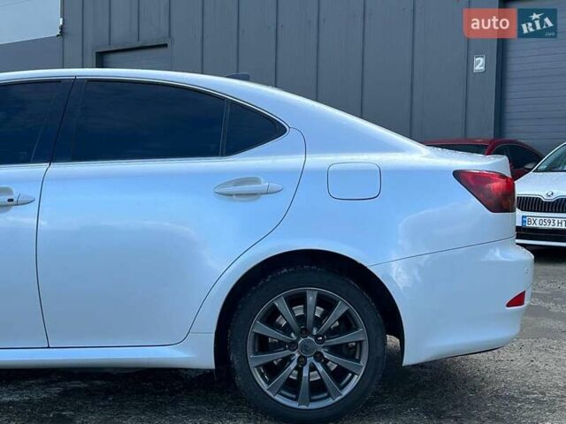 Білий Лексус ІС, об'ємом двигуна 2.2 л та пробігом 351 тис. км за 8990 $, фото 5 на Automoto.ua